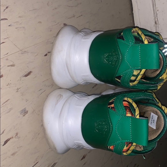 Used - Picture 2 of 5